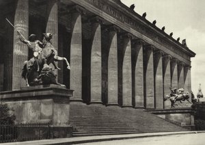 Berlin: Altes Museum; Stare Muzeum (zdjęcie czarno-białe)