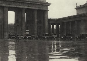 Berlin: Brama Brandenburska; Brama Brandenburska (zdjęcie czarno-białe)