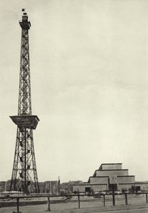 Berlin: wieża radiowa i hala radiowa; Stacja nadawcza (zdjęcie czarno-białe) autorstwa Sasha Stone