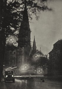 Berlin: Kaiser Wilhelm-Gedachtniskirche; Kościół Pamięci Cesarza Wilhelma (zdjęcie czarno-białe) autorstwa Sasha Stone