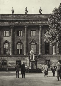 Berlin: Uniwersytet; Uniwersytet (zdjęcie czarno-białe) autorstwa Sasha Stone