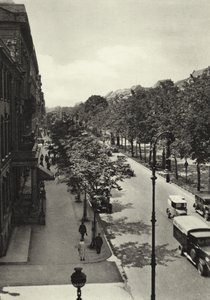 Berlin: Unter den Linden (zdjęcie czarno-białe) autorstwa Sasha Stone