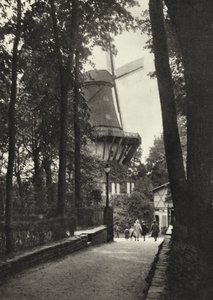 Poczdam, zabytkowy wiatrak w Sanssouci; Zabytkowy wiatrak w Sanssouci (zdjęcie czarno-białe)