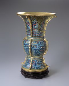 Wazon i stojak w kształcie Zun (emalia cloisonne i zitan) (patrz także 272146) autorstwa School Chinese