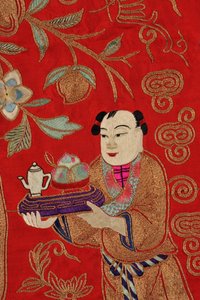 Haft przedstawiający chłopca przynoszącego herbatę (tekstylia) (detal 389561) autorstwa School Chinese