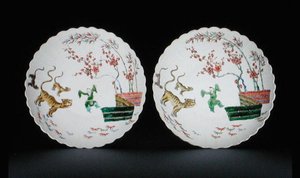 Para naczyń ozdobiona emaliami famille verte w stylu Kakiemon, okres Kangxi autorstwa School Chinese