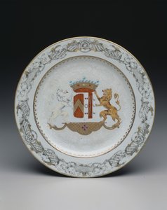 Talerz herbowy, ok. 1740 (porcelana z emaliami kolorowymi i grisaille) autorstwa School Chinese