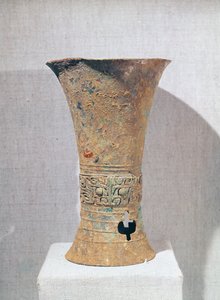 Rytualny kubek „ku” ozdobiony maskami potworów, z Ming-Kung-Lu, Zhengzhou, Henan, dynastii Shang autorstwa School Chinese