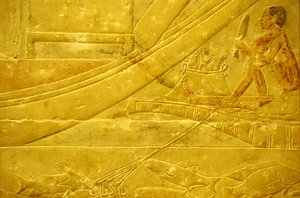 Muinainen Egypti, Seinien kaiverrus/maalaus, Mastaba/Idoutin hauta, Saqqara, 2323-2150 eKr., Kalastaja, joka suippaa kaloja ja pitelee nelihaaraista keihää (valokuva)kiillotusta autorstwa School Egyptian