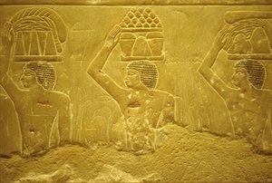 Starożytny Egipt, Rzeźba ścienna/malarstwo, Mastaba/Grobowiec Idout, Sakkara, 2323-2150 p.n.e., Niosący ofiary (zdjęcie ilustracyjne) autorstwa School Egyptian