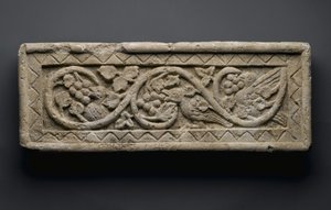 Relief zwoju roślinnego, w którym znajdują się ptaki i winogrona, Behnesa, V-VI w. (wapień) autorstwa School Egyptian