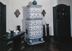Rekonstrukcja apteki z XVIII-wiecznymi meblami i przedmiotami z XII-XVIII wieku (fot.) autorstwa School German