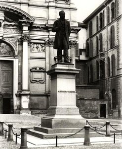 Pomnik Alessandro Manzoniego (1785-1873) (brąz) (zdjęcie czarno-białe) autorstwa School Italian