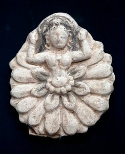 Renesans lotosu. Motyw rzeźbiony, niedatowany. Muzeum Narodowe Korei, Seul (Korea Południowa). autorstwa School Korean