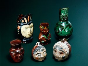 Dzbanki portretowe, koniec XIX w. do lat 30. XX w. (ceramika jednopalnikowa, glazurowana i malowana)