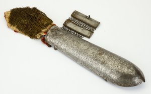 Bazuband, ochraniacz przedramienia autorstwa School Persian