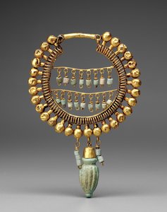 Kolczyk, 550-330 pne (złoto i fajans) autorstwa School Persian