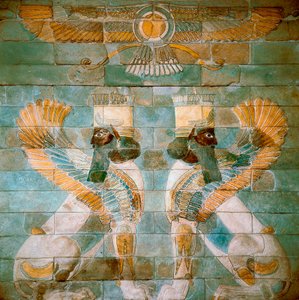 Rouenid sztuki perskiej: dwa androcefaliczne sfinksy (lub lwy) pod rządami Ahury Mazdy, bóstwa zoroastryzmu. Z Suzy, Iran (rzeźba)