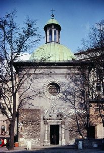Kościół św Wojciecha, pierwotnie wybudowany w XII w., zmodernizowany w XVIII w. (foto) autorstwa School Polish