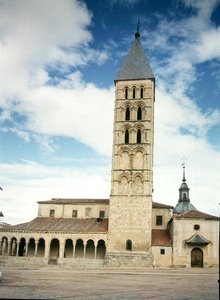 Zewnętrzna część kościoła San Esteban autorstwa School Spanish