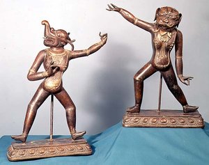 Dwie postacie Dakini (brąz) autorstwa School Tibetan