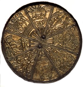 Art Scythian (cywilizacja scytyjska lub scytyjska): srebrne lustro pokryte złotem z tumulusa nr 4 Kelermes, region Krasnodar do Kubanu w Rosji (650-620), VII wiek pne. Sankt Petersburg, Ermitaż