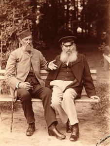 Poeci Jakow Pietrowicz Polonski (Iakow Pietrowicz Polonski) (1819-1898) i Afanasy Afanasievich Fet (Foeth) (Afanassi Afanassievich Chenchine) (1820-1892). Zdjęcie albuminy Siergieja Dmitriewicza Botkina (1869-1945) autorstwa Sergei Dmitrievich Botkin