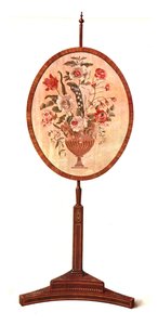 Inkrustowany mahoniowy parawan słupowy, 1908 r. autorstwa Shirley Charles Llewellyn Slocombe