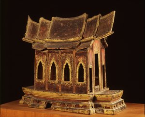 Model świątyni z okresu Ayutthaya (pozłacane drewno)