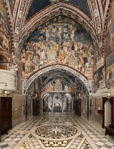 Widok górnej kaplicy pokrytej freskami ze szkoły sieneńskiej (XIV w.) Klasztor św. Benedeta (Sacro Speco), Subiaco (Rzym), Włochy