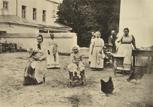Robienie dżemu na dziedzińcu domu Lwa Tołstoja, Jasna Polana, niedaleko Tuły, Rosja, 1900 autorstwa Sophia Andreevna Tolstaya