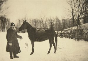 Rosyjski pisarz Lew Tołstoj z koniem, Jasna Polana, niedaleko Tuły, Rosja, 1905.