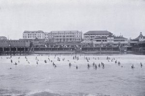 Ocean Beach, Durban (czarno-białe zdjęcie) autorstwa South African Photographer