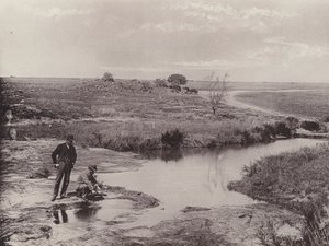 Płukanie rudy w celu odkrycia złota (zdjęcie czarno-białe) autorstwa South African Photographer