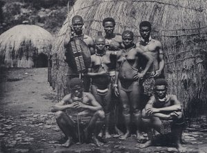 Native at Home (zdjęcie czarno-białe)
