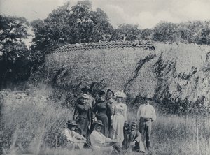 Ruiny Zimbabwe (zdjęcie czarno-białe) autorstwa South African Photographer