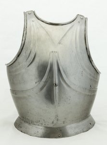 Napierśnik z tabliczką, ok. 1490 (stal)