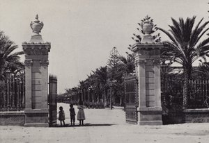 Kadyks: Wejście do parku Genoves (zdjęcie czarno-białe) autorstwa Spanish Photographer