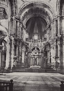 Kadyks: Wnętrze katedry (zdjęcie czarno-białe) autorstwa Spanish Photographer