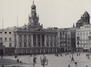 Kadyks: Plaza de Isabel II (zdjęcie czarno-białe)