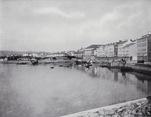 Coruna, widok ogólny (zdjęcie czarno-białe)