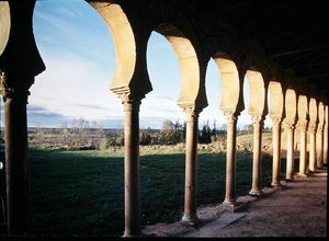 Kościół San Miguel de Escalada, założony w 913 r. autorstwa Spanish School
