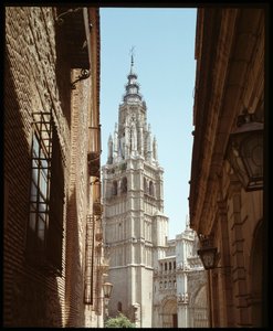 Sztuka gotycka: widok na Cathedrale Sainte Marie (Saint Mary) XIII-XV w. Toledo, Hiszpania (Widok na dzwonnicę katedry St Mary autorstwa Spanish School
