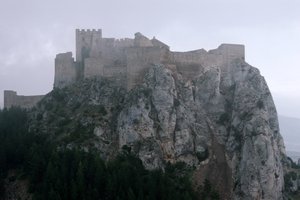 Widok na zamek Loarre, zbudowany w XI-XIII wieku autorstwa Spanish School