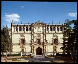 Widok na fasadę plateresco starego uniwersytetu Alcala autorstwa Spanish School