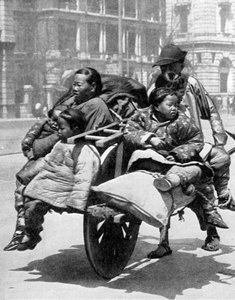 Chińska rodzina na wózku, 1936.