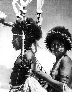 Malowani wojownicy, Papua, Nowa Gwinea, 1936.