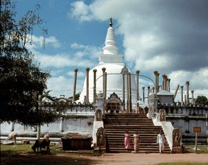 Widok Thuparamaya dagoba autorstwa Sri Lankan School