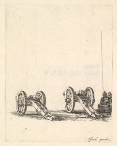 Dwie armaty, dwaj żołnierze widziani z tyłu siedzący z prawej strony, z „Wyposażenie w..., ok. godz. 1638-43. autorstwa Stefano della Bella