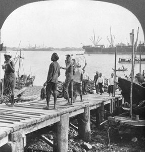 Lądowisko na rzece Irrawaddy, Rangun, Birma, 1908 autorstwa Stereo Travel Co